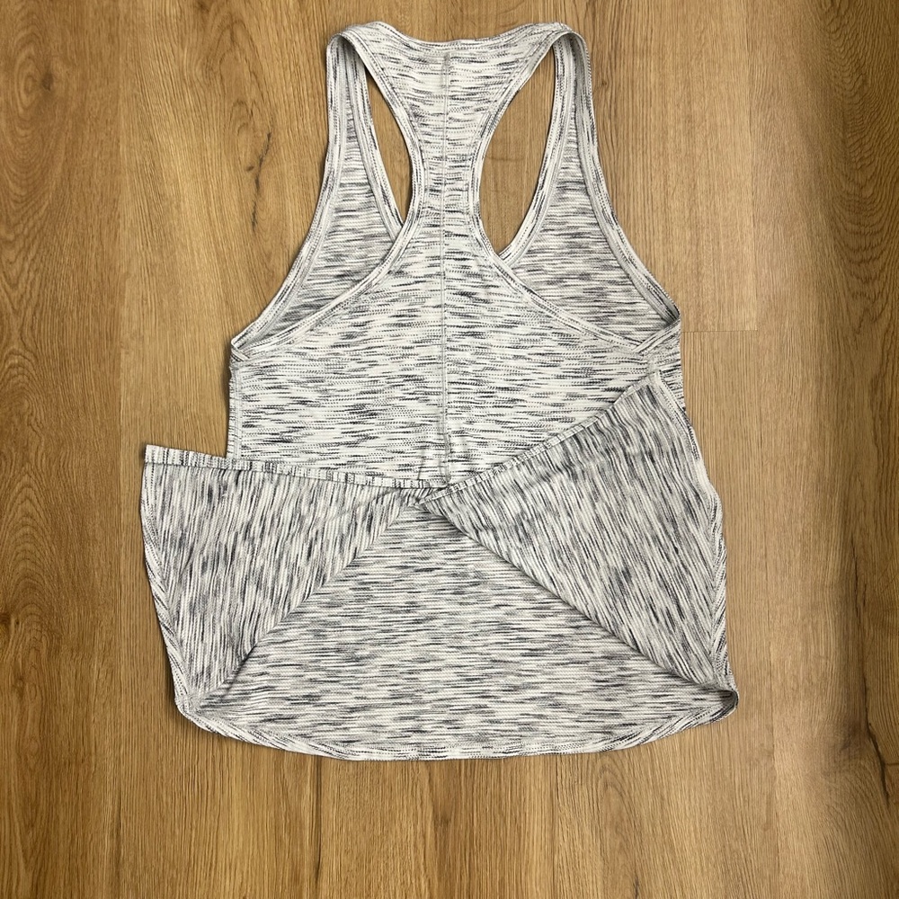 Lululemon Razerback Tank - Picture 2 of 4